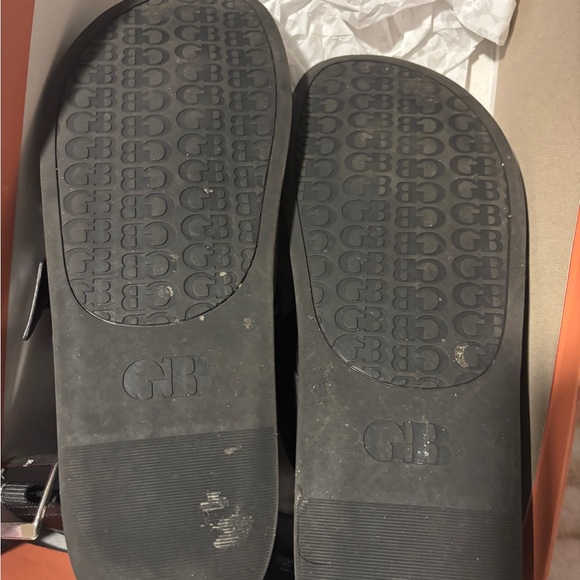 Gianna Bini Black Crowd-Surf Leather Sandals - Picture 6 of 7